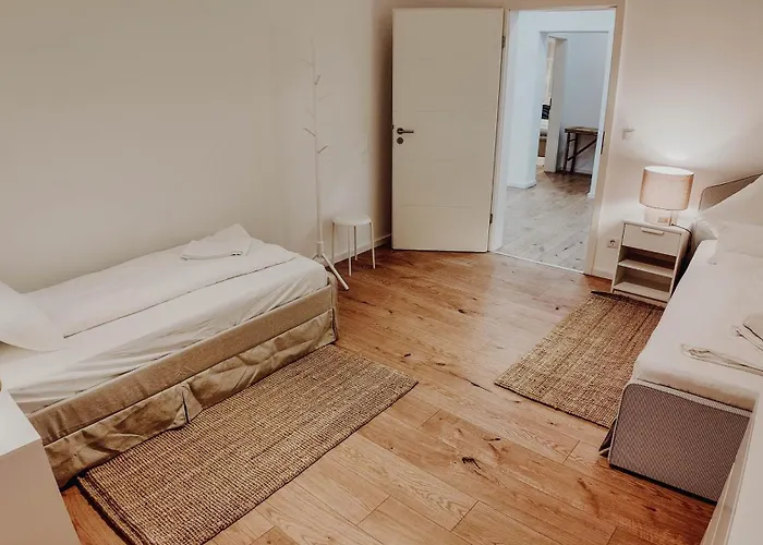 Apartamento Premium Residence, Stunning Views Overlooking The Station & City, Sleeps 18