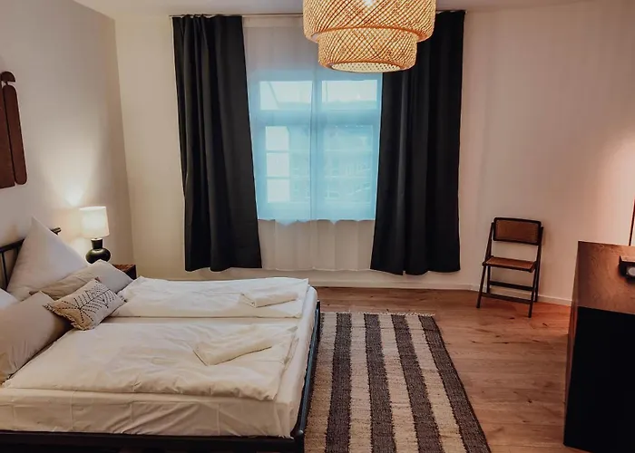 Premium Residence, Stunning Views Overlooking The Station & City, Sleeps 18 Apartment