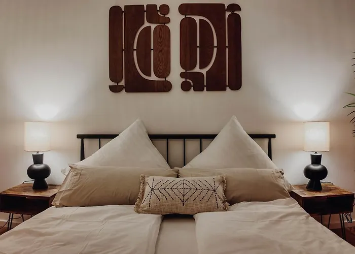 Premium Residence, Stunning Views Overlooking The Station & City, Sleeps 18 *